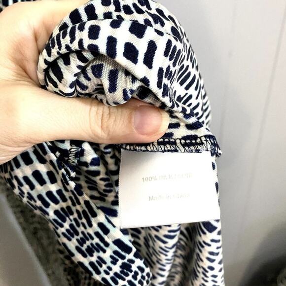 Tory Burch Gray Printed Ivette 100% Silk Jersey Short Sleeve Wrap Dress XS - Picture 2 of 9